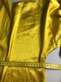 Халат атласный, маркировка S, визуально 44 размер