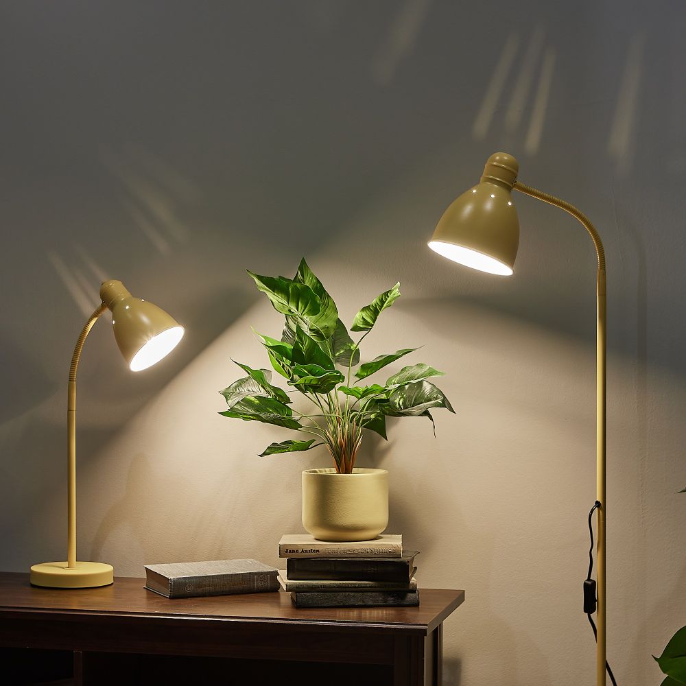 UML-T701 E27 YELLOW Торшер напольный под лампу Е27. 60W. с регулировкой наклона. Механический выключатель. Желтый. ТМ Uniel