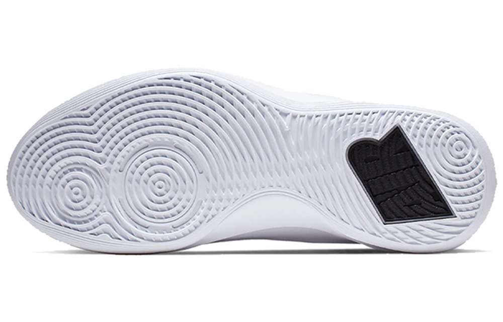 Кроссовки Nike Air Versitile 3