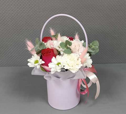 Корзиночка с цветами «Волнующая встреча»