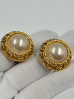 «Жемчужные» клипсы Chanel