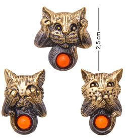 AM-3459 Брошь «Кот Не вижу-Не слышу-Не скажу» (латунь, янтарь)