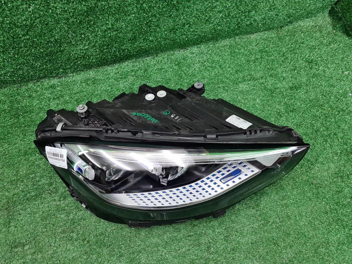 Фара правая Mercedes S W223 (20-нв) Digital Light