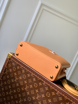 Louis Vuitton Capucines BB