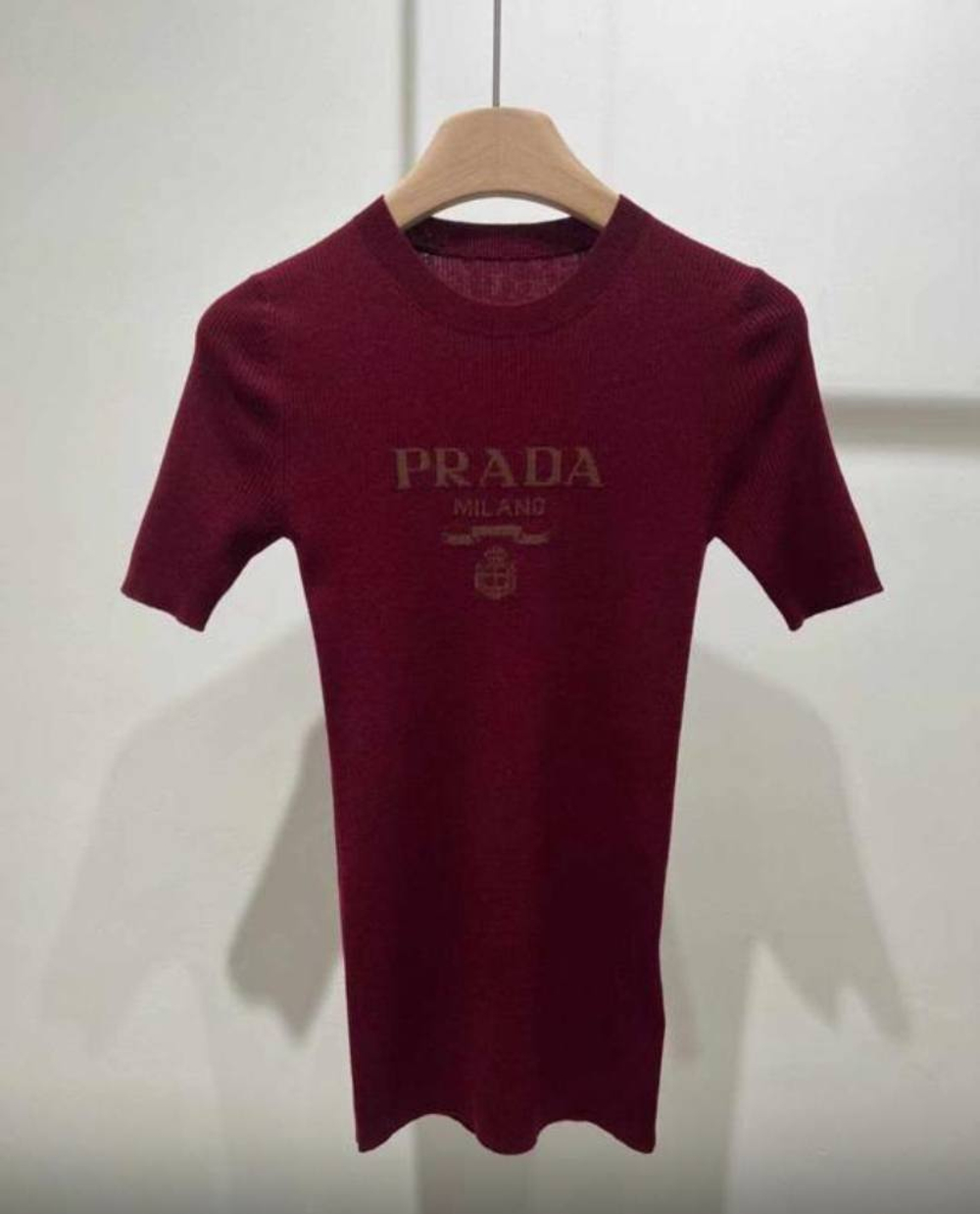 Футболка Prada