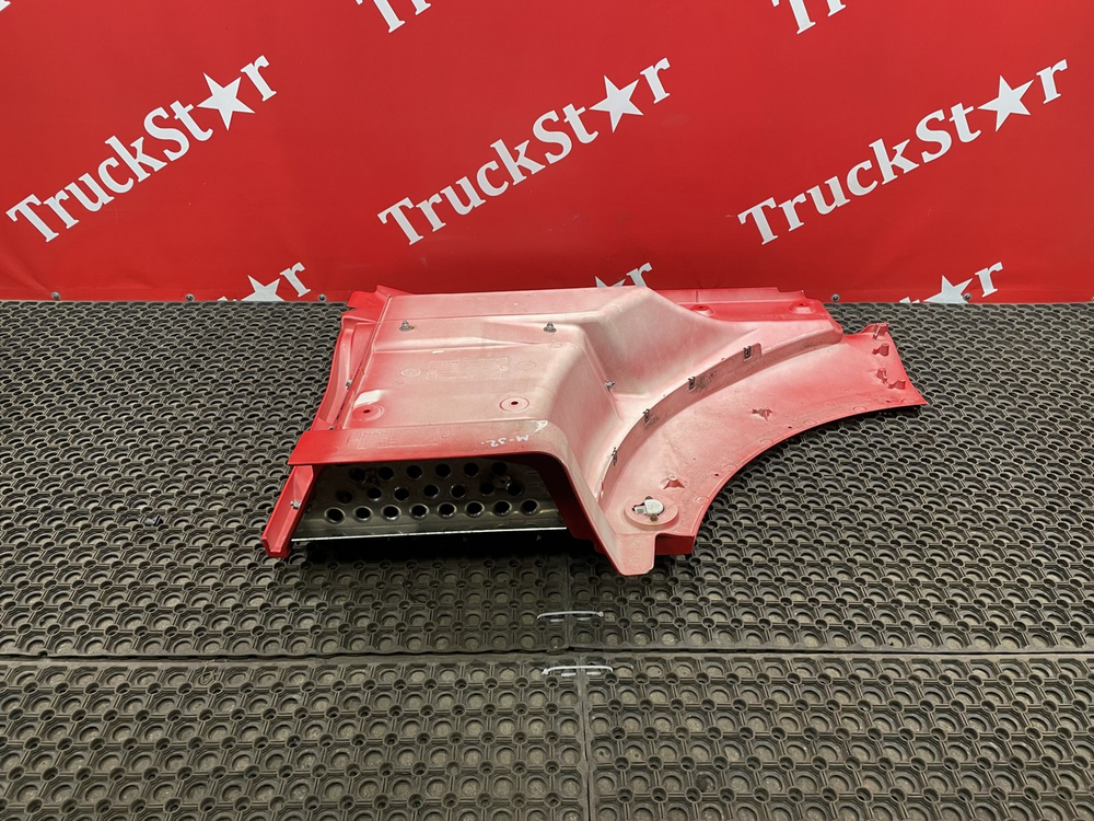 Корпус подножек правый