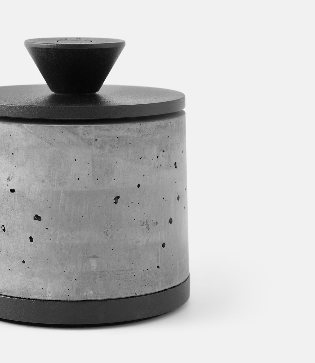 Flikrfire Fireplace Round Black — портативный камин из бетона