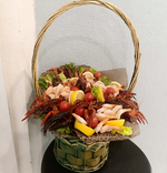 Корзина с раками и креветками
