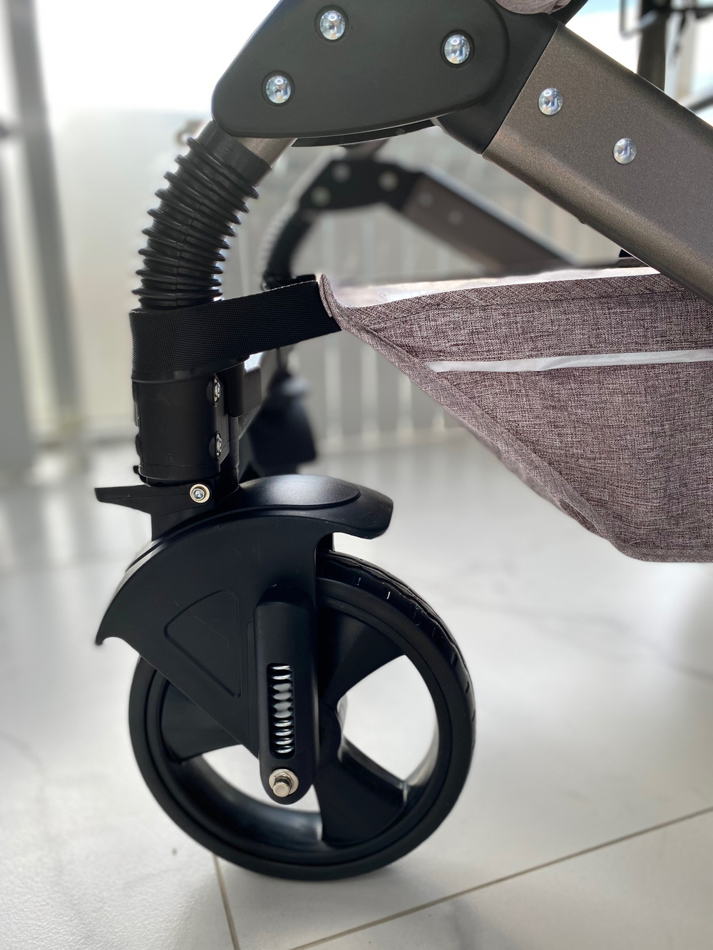 Коляска-трансформер Luxmom 555 2в1 Коричневый текстиль Серебристая рама