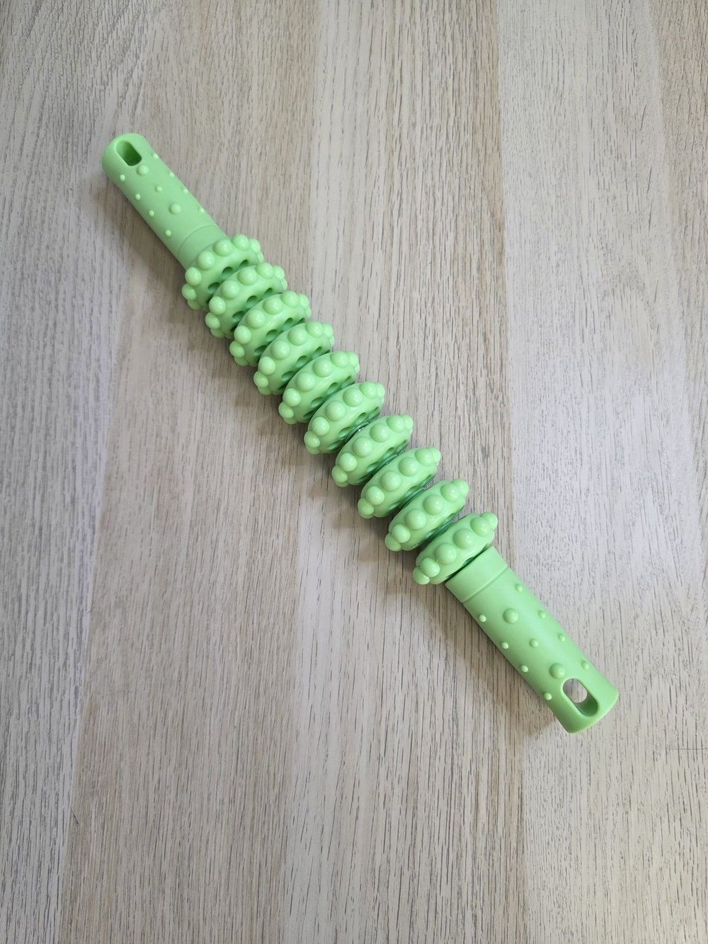 Ручной роликовый массажер для тела 38 см зеленый (0038-3)