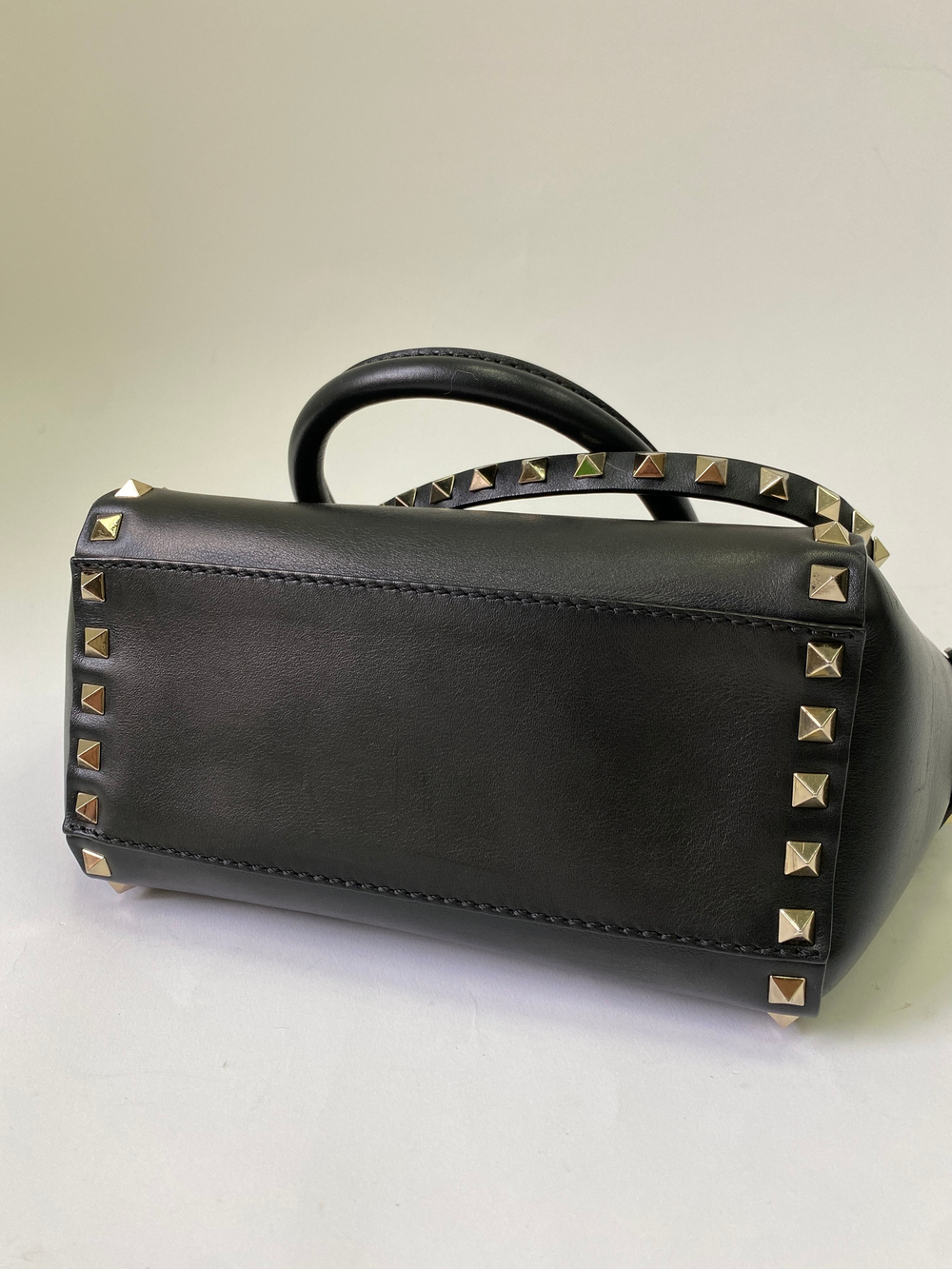 Сумка Valentino Garavani Rockstud Tote Rigid Leather Mini
