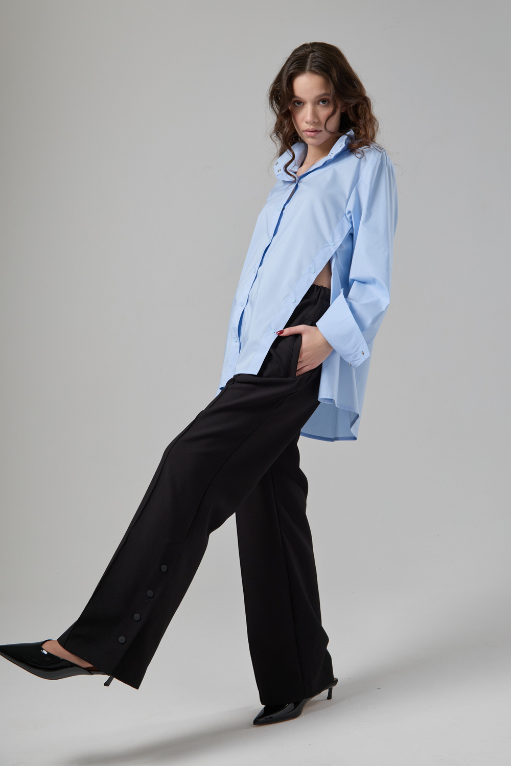 Брюки прямые с кнопками черные