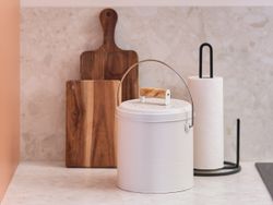 Контейнер для пищевых отходов с фильтром Irmel, 3,5 л, молочный