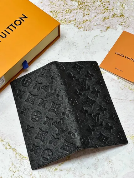 Бумажник Louis Vuitton Brazza Taurillon черный