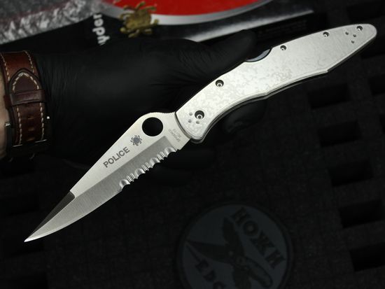 Складной нож Spyderco Police C07PS c клинком из стали VG-10, рукоять Stainless Steel
