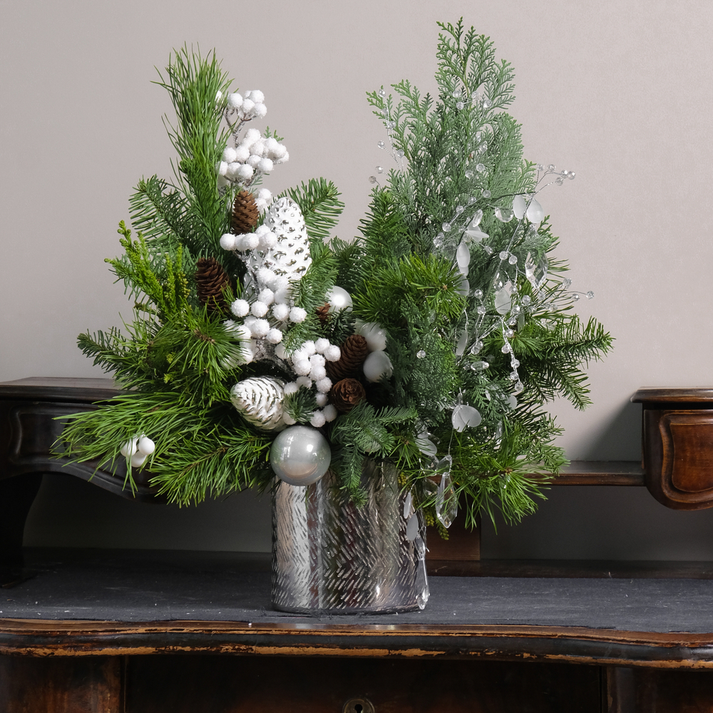 Композиция в декоративном кашпо Мерцающий иней