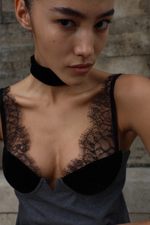 Платье в длине мини с бархатным бюстье