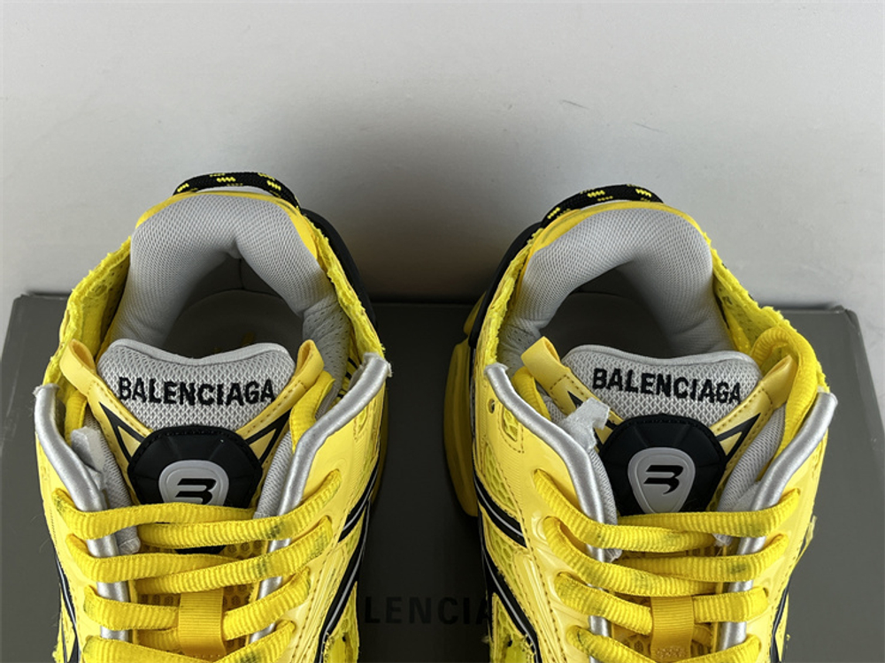 Balenciaga Runner 677403-W2RD3-0510