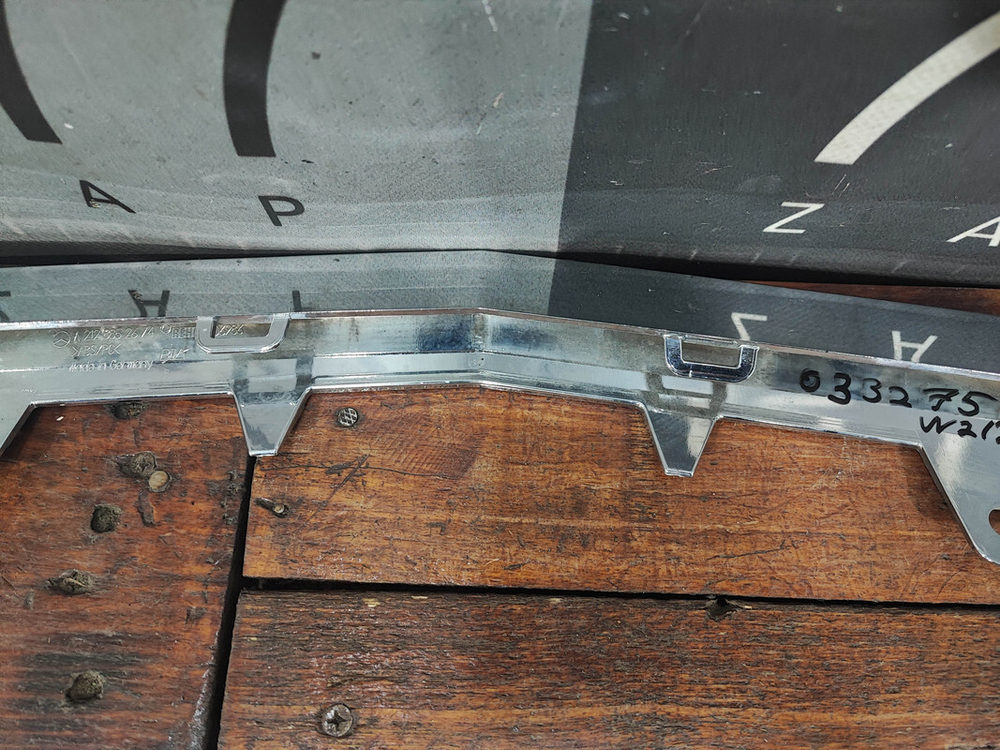 Накладка переднего бампера Mercedes E W212 AMG 13-16 Б/У Оригинал A2128852674