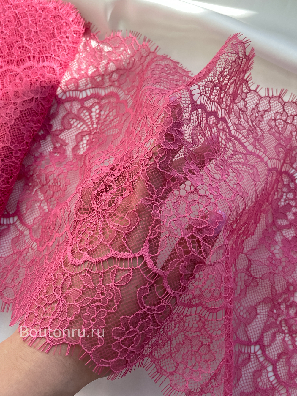 розовые кружева