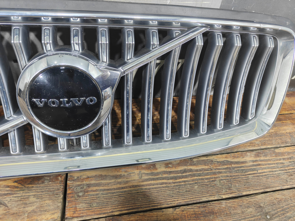 Решетка радиатора Volvo XC90 2 19-нв Б/У Оригинал 31698385