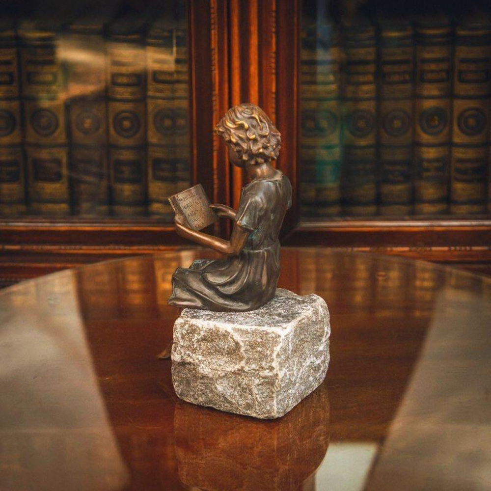 Винтаж: Бронзовая скульптура «Девочка,читающая книгу»
