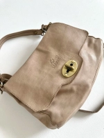 Женская наплечная сумка из натуральной винтажной кожи цвета беж