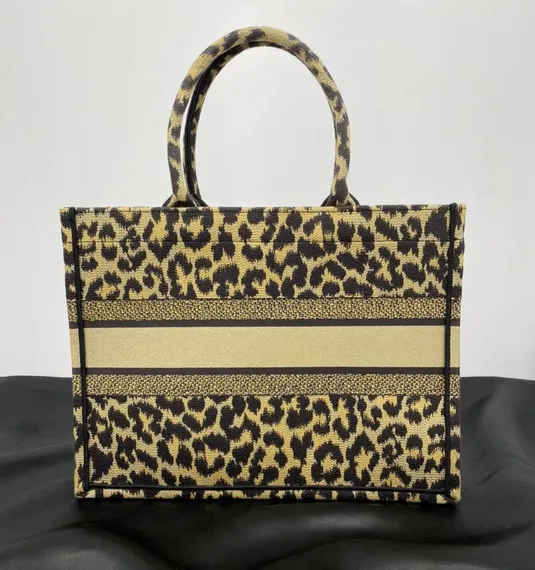 Сумка Dior Book Tote, с леопардовым принтом