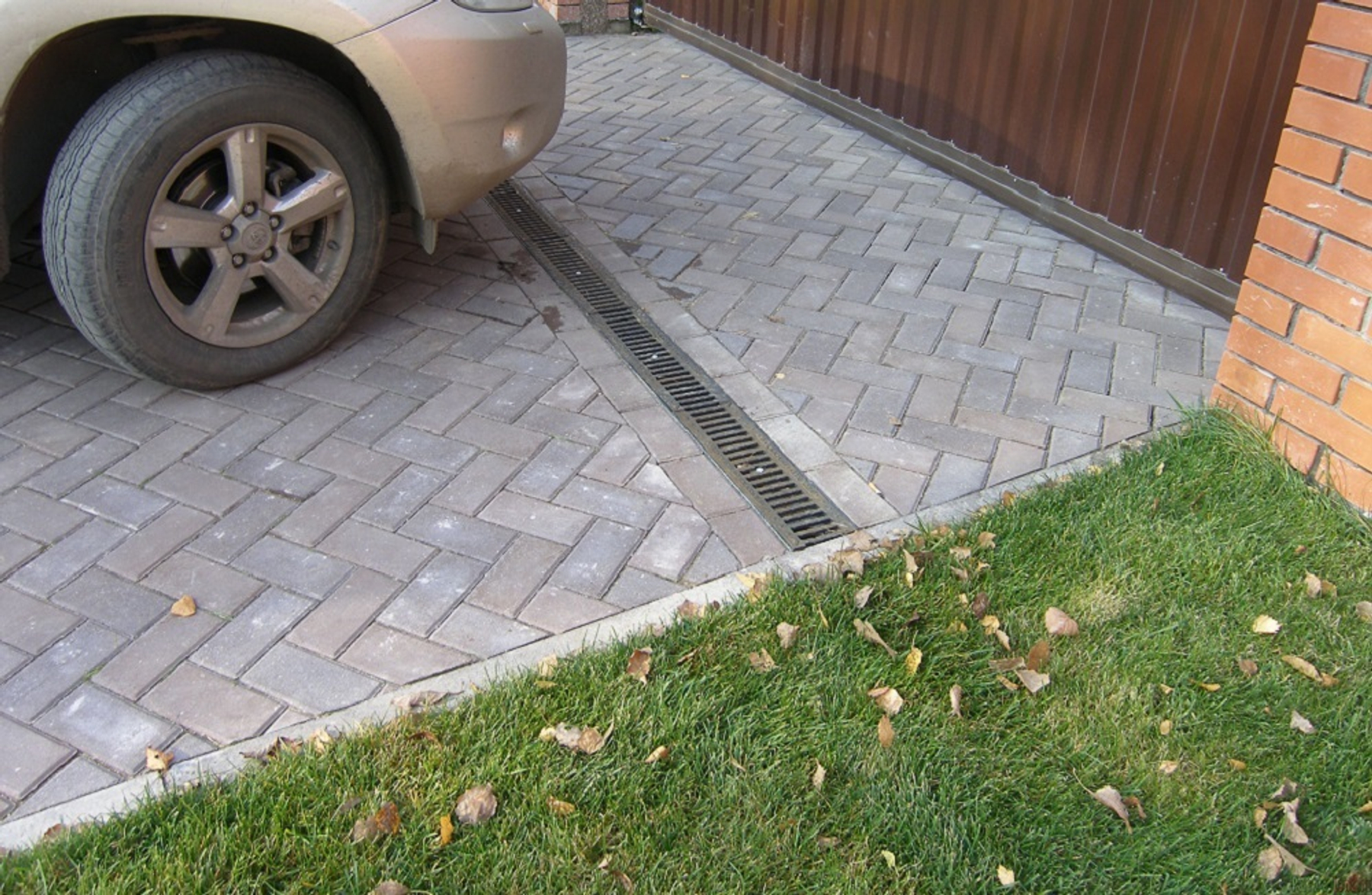 Площадка для стоянки автомобилей: выбираем тротуарную плитку