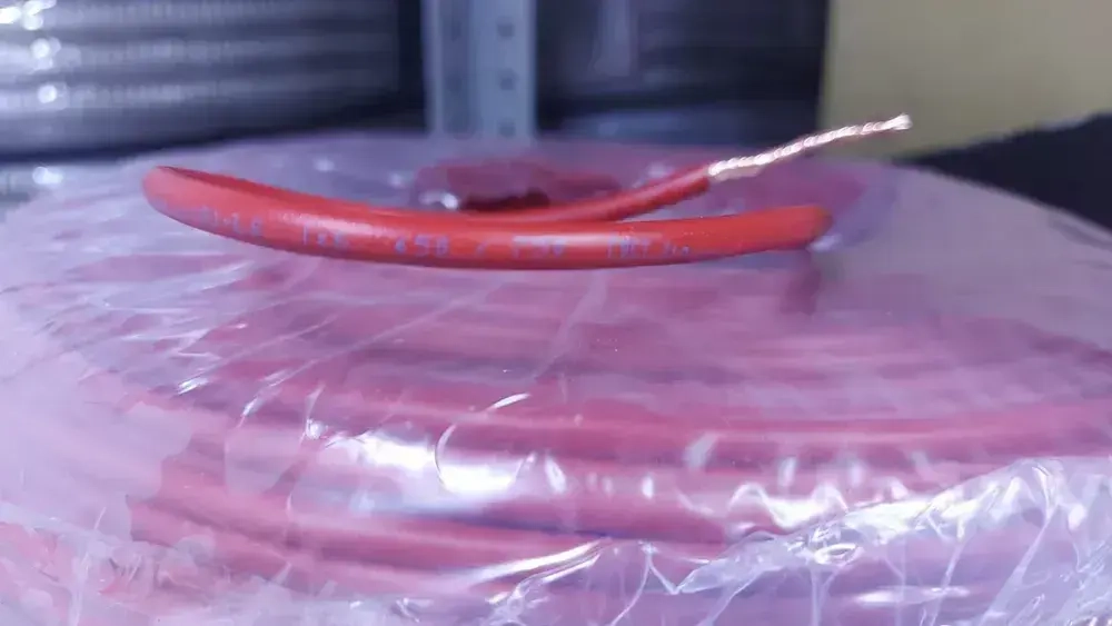 Провод электрический ПуГВнг(А)-LS ( ПВ-3 ) ГОСТ красный 1 х 6 ЦВЕТЛИТ - 2м