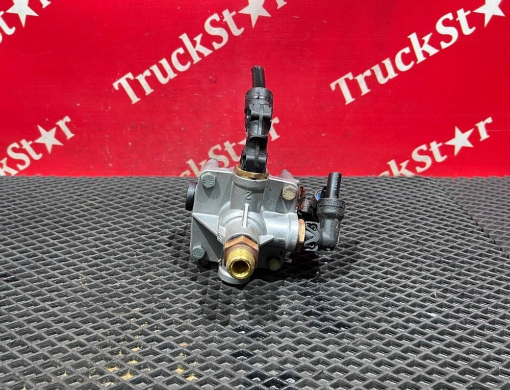 Клапан ускорительный