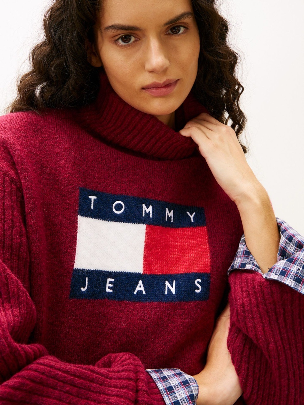 Свитер Tommy Jeans Flag Logo Turtleneck Sweater Lavish Cerise