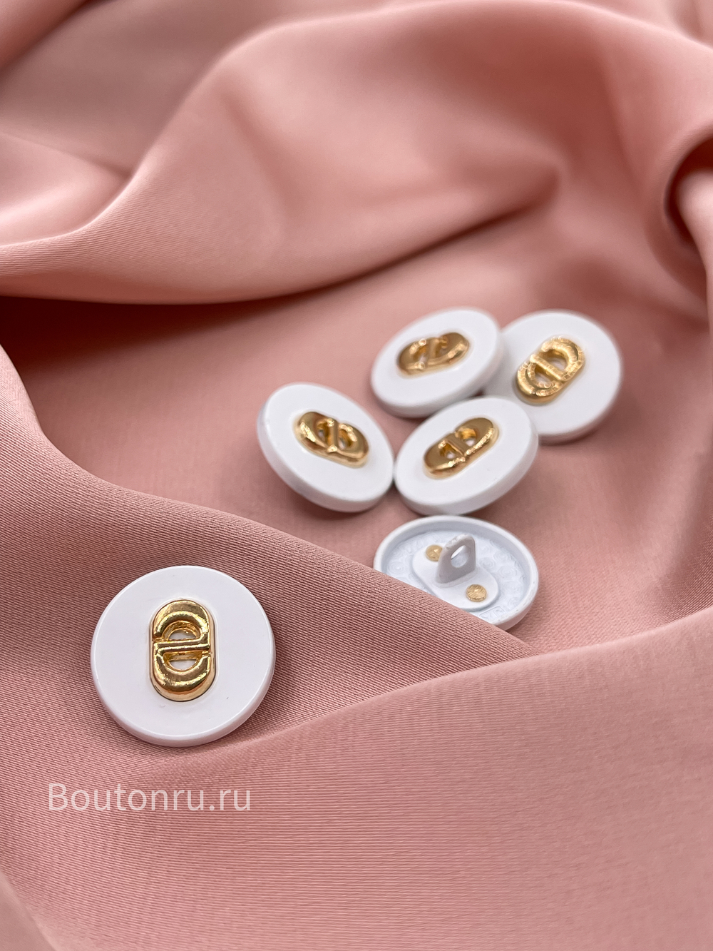 Пуговицы Ди. белые с золотом (скидка)