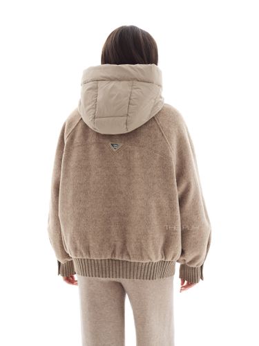 Бежевая куртка с вязаными вставками