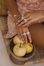 Кольцо «Мозаик» с овальным зеленым кварцем и сердечком белый циркон