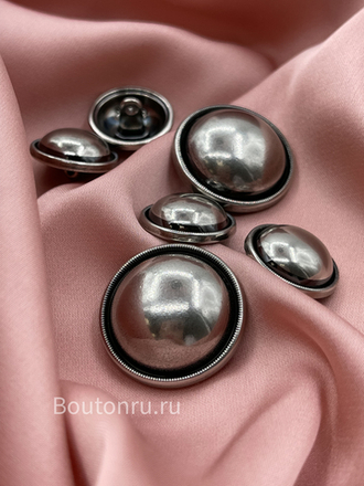 Пуговицы полусфера серебристые с черной окантовкой антик