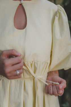 Платье с пышным рукавом и капелькой на груди из хлопка Butter