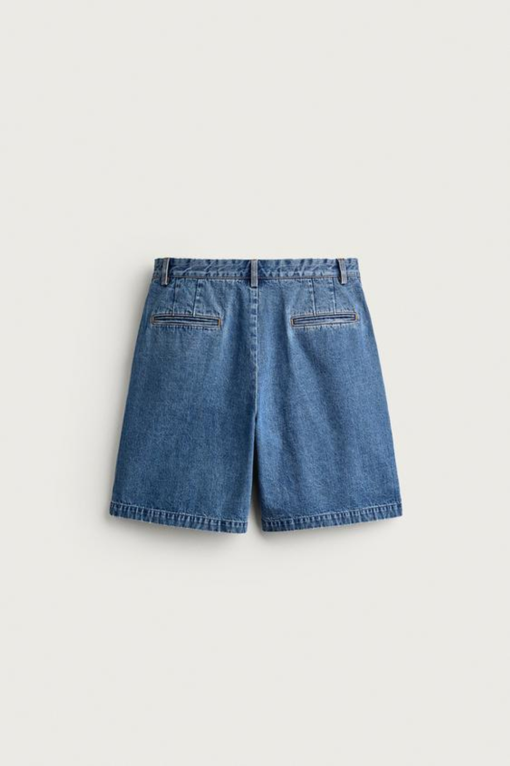 ZARA ДЖИНСОВЫЕ ШОРТЫ REGULAR FIT СО СКЛАДКАМИ, ВЫЦВЕТШИЙ СИНИЙ