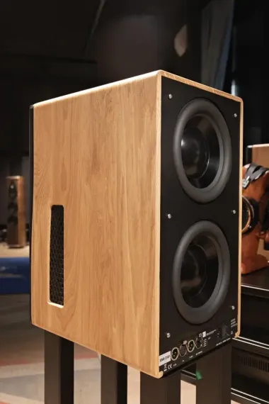 Dutch & Dutch 8c Speaker Black & Natural (1 шт)