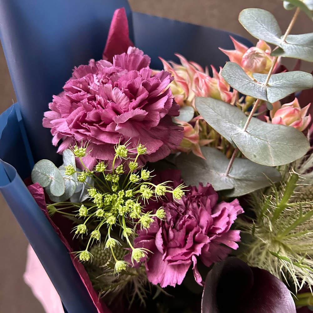 Авторский букет «Бао» в корейском стиле с каллами и эрингиумом/ Цветы/ букет от RoseMarkt