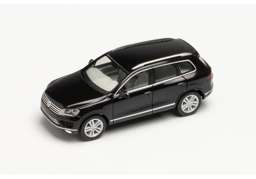 Автомобиль VW Touareg, черный