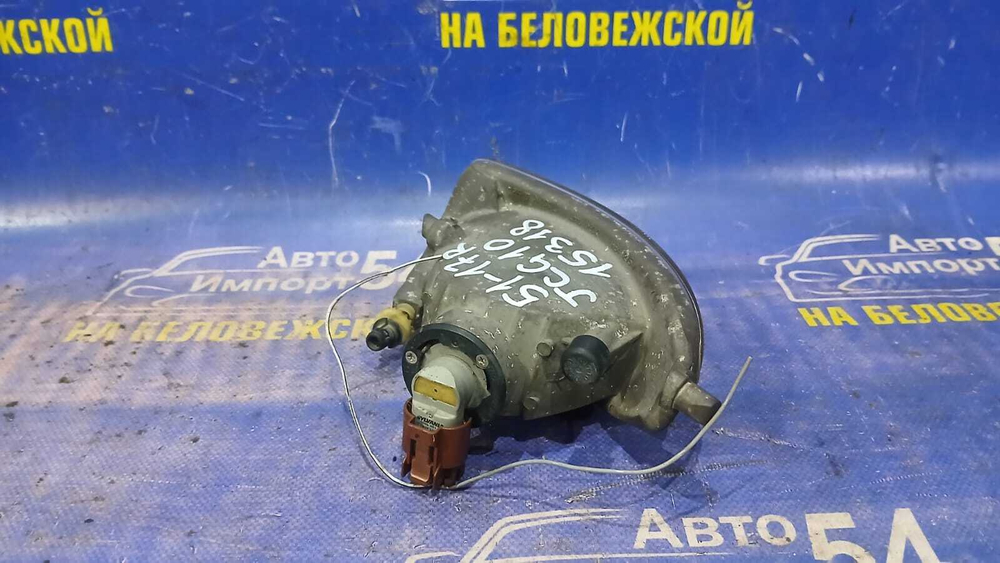 Туманка правая TOYOTA BREVIS 2001-2007