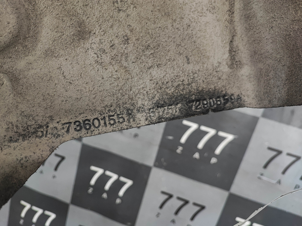 Пыльник двигателя BMW X5 (F15) 13-18 Б/У Оригинал 51757360155