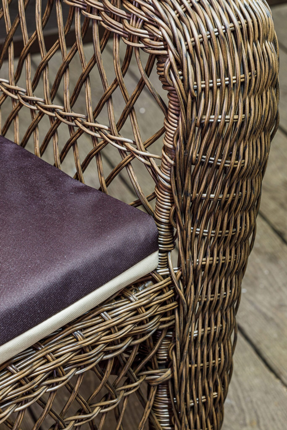 Кресло из искусственного ротанга МЭДИСОН «MEDISON» арт.М00130 brown с подушками на сидение