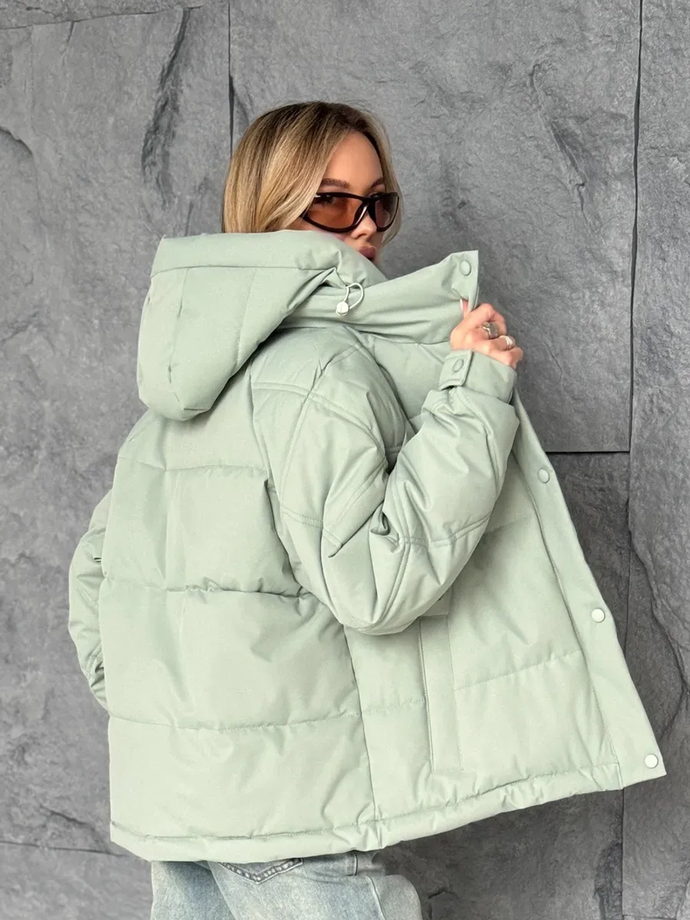 Куртка осенняя короткая с капюшоном