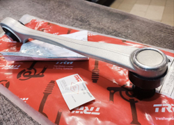 Рычаг передней подвески верхний передний RH TRW