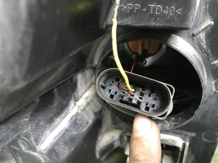 Фара левая Mercedes Sprinter W910 (19-нв) галоген