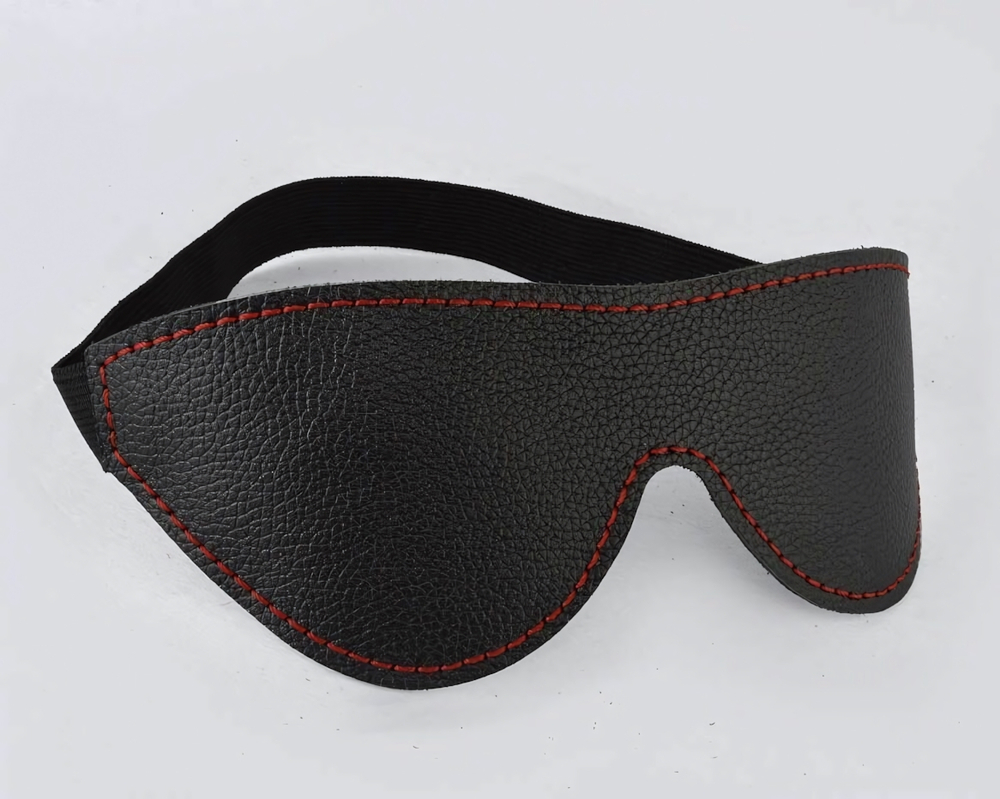 Черная маска с декоративной строчкой на резинке (Цвет: черный)