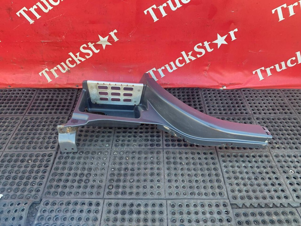 Корпус подножки правый