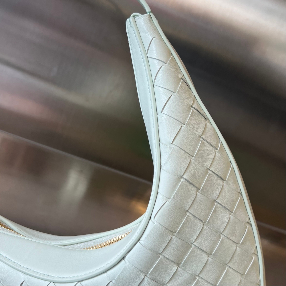 Bottega Veneta Small Drop 32 cm